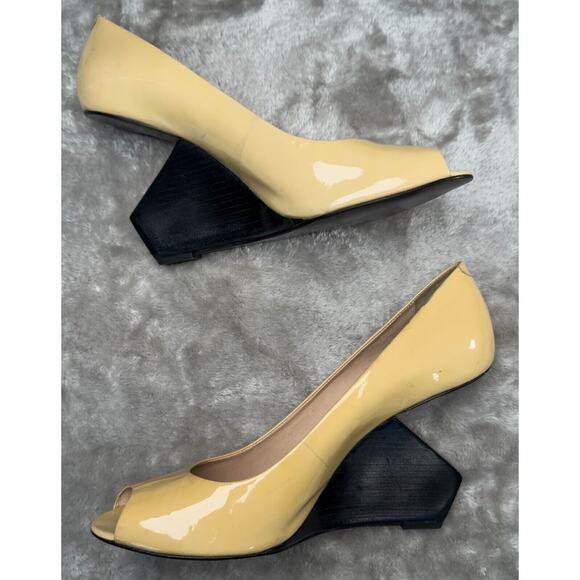 Pour La Victoire Tan Patent Leather Open Toe Wedge Wooden Heel Womens Size 10 - Picture 4 of 16